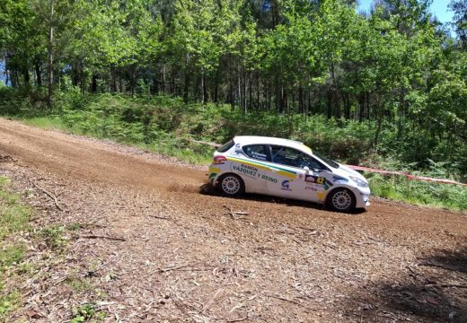 Un espectacular III RallyMix Concello de Touro atrae casi 90 pilotos e a numeroso público e afeccionados de toda Galicia na súa primeira xornada